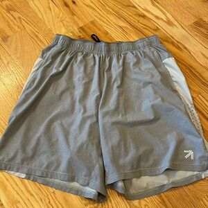 Men’s grey New Balance shirts